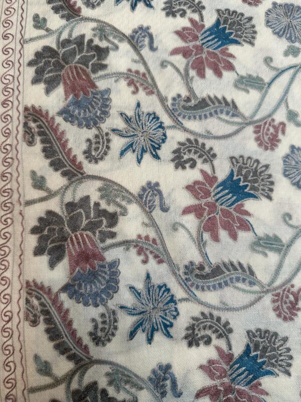 OFF WHITE COLOR EMBROIDERED PASHMINA KASHMIRI SHAWL